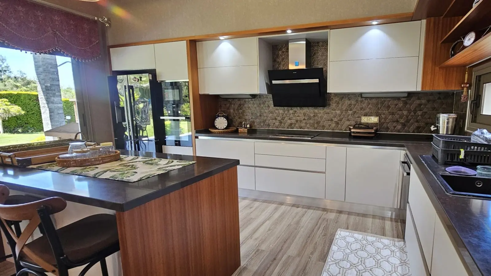 Fitted kitchen